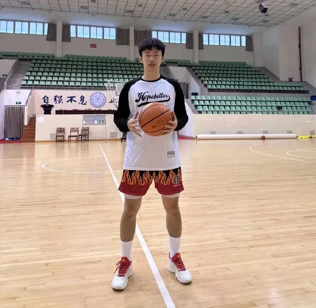 大学生篮球社团如何引入智能情感技术_2